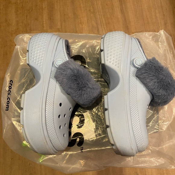 CROCS - Stomp Platform -Fuzzy Lined - in Blue Calcite- Size W9 - EUC - Picture 2 of 8